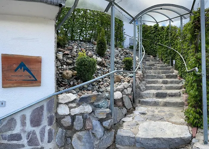 Basislager * 菲伯布伦